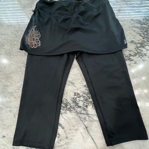 5 for $20 SALE SkirtSports Capri length leggings with a skirt, size medium